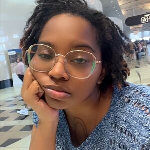 Meet your Posher, Malika